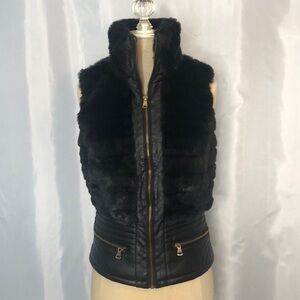 Locura Women Black Faux Fur Vest Size S